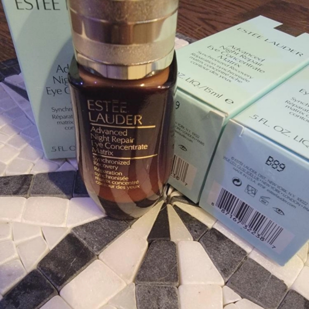 3 Estée LauderAdvance Night Repair Eye